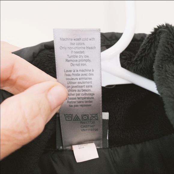 CHAMPION Black Quilted Vest - Picture 6 of 6